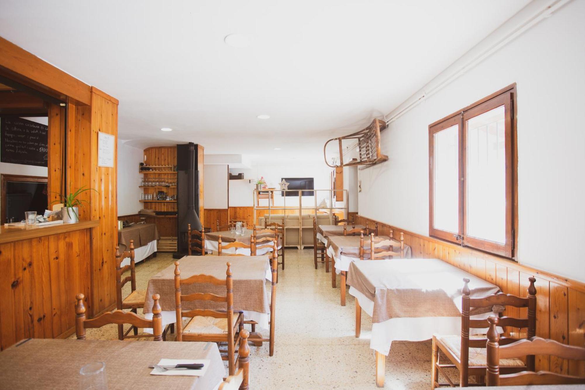 Coll De Port Hostel Tuixen Exterior photo
